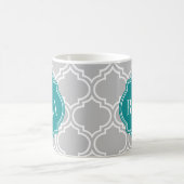 Graues Gittermuster Smaragdmonogramm Kaffeetasse (Mittel)