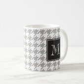 Graues Hahnentrittmuster-Monogramm Kaffeetasse (VorderseiteRechts)