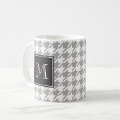Graues Hahnentrittmuster-Monogramm Kaffeetasse (Vorderseite Links)