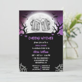 Graues Halloween-Brautparty - Cheers Hexen Einladung (Stehend Vorderseite)