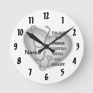 Graues Herz RN examinierte Krankenschwester Runde Wanduhr