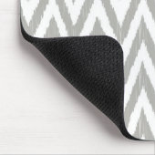 Graues Ikat Zickzack Mousepad (Ecke)