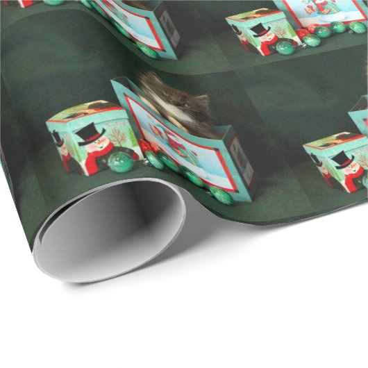Graues Kätzchen im Weihnachtsgeschenk Geschenkpapier (Rolleneckpunkt)