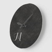 Graues Limones Wash Luxurious Monogram Große Wanduhr (Winkel)