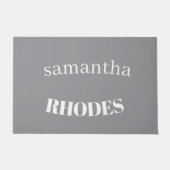 Graues minimalistisches individuelles Monogramm Fußmatte (Vorderseite)