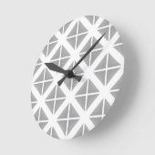 Graues modisches Dreieck-Muster Runde Wanduhr (Winkel)