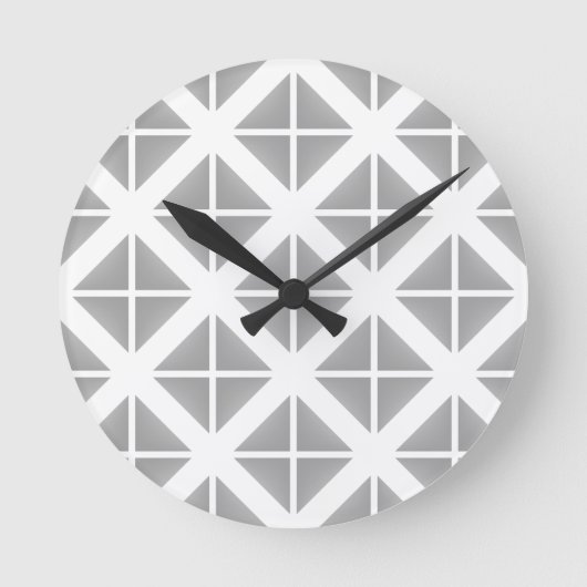 Graues modisches Dreieck-Muster Runde Wanduhr (Vorderseite)