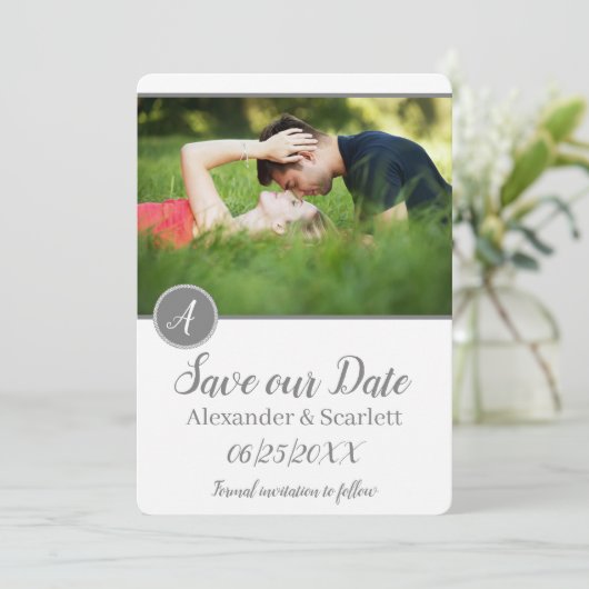 Graues Monogramm-Foto Save the Date Ankündigung (Stehend Vorderseite)