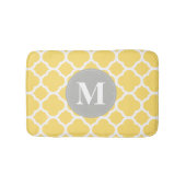 Graues Monogramm Gelbes Quatrefolienmuster Badematte (Vorderseite)