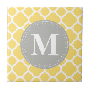 Graues Monogramm Gelbes Quatrefolienmuster Fliese