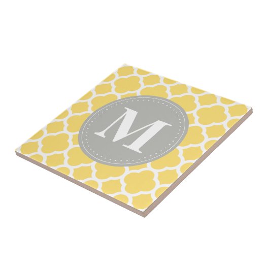 Graues Monogramm Gelbes Quatrefolienmuster Fliese (Seite)