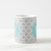 Graues Muster Marokkos Quatrefoil mit Monogramm Kaffeetasse (Mittel)