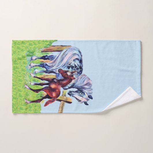 Graues Mutterpferd im Gras mit Kinderkälte Badhandtuch Set (Handtuch)