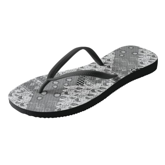 Graues Patchwork-Patchworkmuster Badesandalen (Schrägansicht)