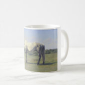 Graues Pferd in einem Feld (von Rosa Bonheur) Kaffeetasse (VorderseiteRechts)