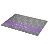 Graues Quatrefoil lila personalisiertes Schneidebrett (Ecke)