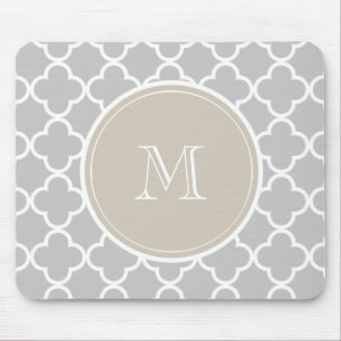 Graues Quatrefoil Muster, beige Monogramm Mousepad