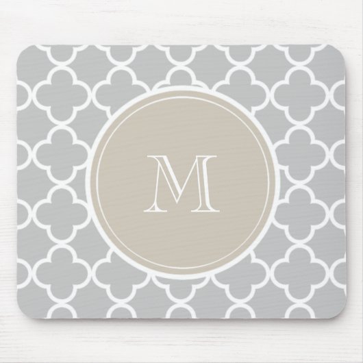Graues Quatrefoil Muster, beige Monogramm Mousepad (Vorne)