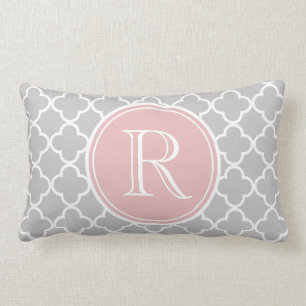 Graues Quatrefoil Muster, rosa Monogramm Lendenkissen