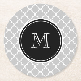 Graues Quatrefoil Muster, schwarzes Monogramm Runder Pappuntersetzer