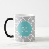 Graues Quatrefolienmuster, Aquamarines Monogramm Verwandlungstasse (Links)