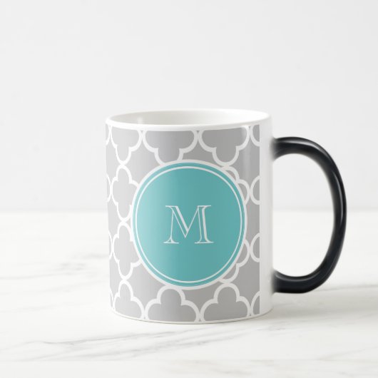 Graues Quatrefolienmuster, Aquamarines Monogramm Verwandlungstasse (Rechts)