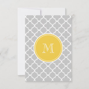 Graues Quatrefolienmuster, gelbes Monogramm