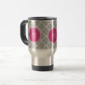 Graues Quatrefolienmuster, Hot-Pink-Monogramm Reisebecher (Vorderseite Links)