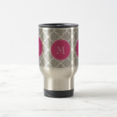 Graues Quatrefolienmuster, Hot-Pink-Monogramm Reisebecher (Mittel)