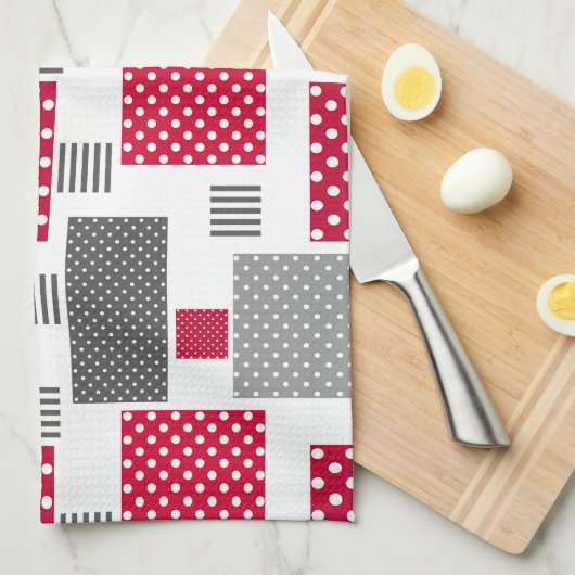 Graues rotes Polka-Dot-Patchwork auf weißem Hinter Geschirrtuch (Viertel Falte)
