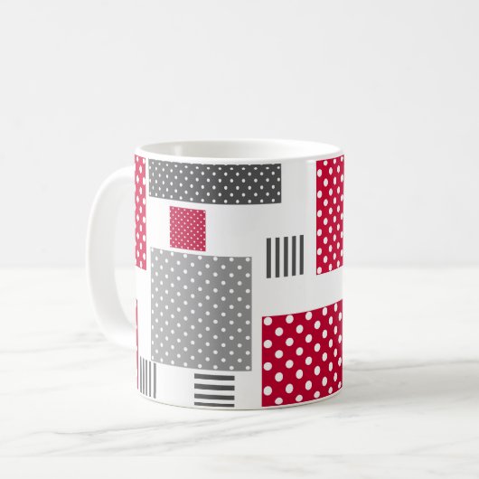 Graues rotes Polka-Dot-Patchwork auf weißem Hinter Kaffeetasse (Vorderseite Links)