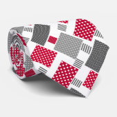 Graues rotes Polka-Dot-Patchwork auf weißem Hinter Krawatte (Gerollt)