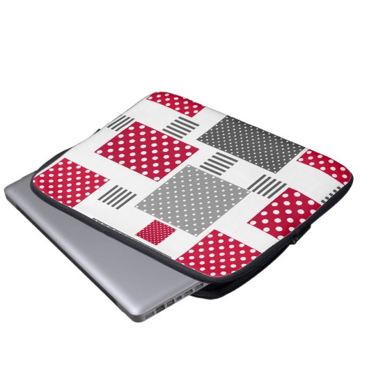 Graues rotes Polka-Dot-Patchwork auf weißem Hinter Laptopschutzhülle (Vorne Knopf)