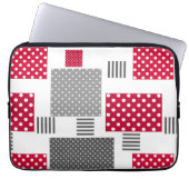 Graues rotes Polka-Dot-Patchwork auf weißem Hinter Laptopschutzhülle (Vorderseite)