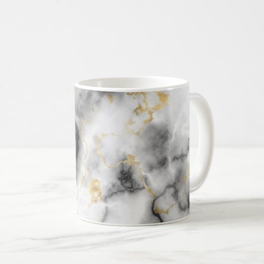 Graues Schwarz-weißes und goldenes Marmormuster Kaffeetasse (VorderseiteRechts)