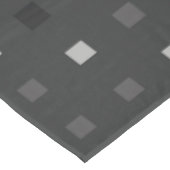 Graues schwarzes Muster für spielbare Pixel Karo Tischdecke (Schrägansicht)