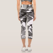 Graues Tarnmuster Capri Leggings (Rückseite)