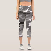 Graues Tarnmuster Capri Leggings (Vorderseite)