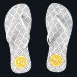 Graues und gelbes marokkanisches Quatrefolienmonog Badesandalen<br><div class="desc">Maßgeschneiderte,  bedruckte Flop-Sandalen mit einem stilvollen marokkanischen Quartrefolienmuster und einem eigenen Monogramm oder einem anderen Text in einem Kreisrahmen. Klicken Sie auf Anpassen,  um Schriftart und Farben zu ändern oder eigene Bilder hinzuzufügen,  um ein einzigartiges Design zu erstellen!</div>