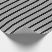 Graues und schwarzes gestreiftes geschenkpapier (Ecke)