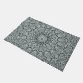 Graues und silberes Mandala-Muster Fußmatte (Schrägansicht)