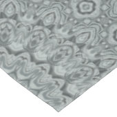 Graues und silberes Mandala-Muster Tischdecke (Schrägansicht)