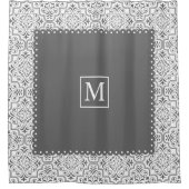 Graues und weißes Damastmuster und Monogramm Duschvorhang (Vorderseite)