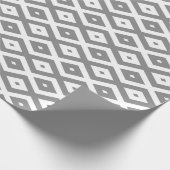 Graues und weißes Diamantmuster Geschenkpapier (Ecke)