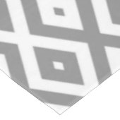 Graues und weißes Diamantmuster Tischdecke (Schrägansicht)