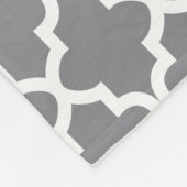 Graues und weißes Quatrefolienmuster Fleecedecke (Ecke)