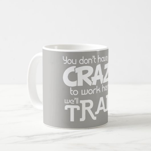 Graues Weiß verrückt Geschenk für Mitarbeiter hier Kaffeetasse (Vorderseite Links)