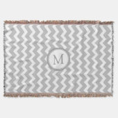 Graues Weiß-Zickzack Muster-Monogrammthrow-Decke Decke (Vorderseite)