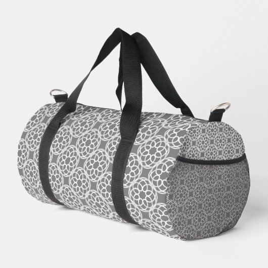 Graues weißes geometrisches nahtloses Muster Duffle Bag (Rechte Ecke)