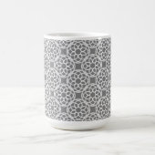 Graues weißes geometrisches nahtloses Muster Kaffeetasse (Mittel)